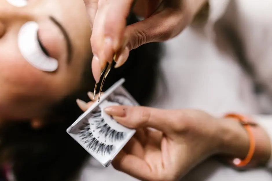 What Should I Look for in an Eyelash Extension Cleanser?